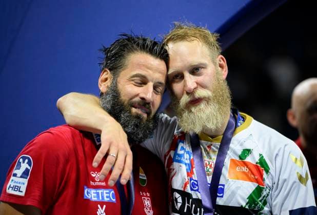Schlsusjubel MD, Trainer Bennet WIEGERT (MD) Arm in Arm mit Matthias MUSCHE r. (MD) Handball Champions League Final Four 2025, Finale, Fuechse Berlin (B) - SC Magdeburg (MD), am 15.06.2025 in Koeln Deutschland. Â