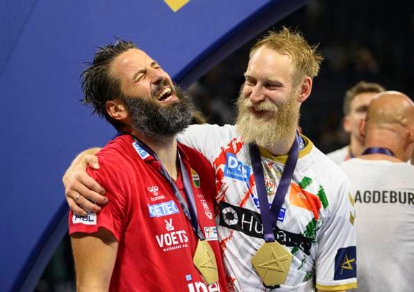 Sport Themen der Woche KW24 Sport Bilder des Tages Schlsusjubel MD, Trainer Bennet WIEGERT (MD) Arm in Arm mit Matthias MUSCHE r. (MD) Handball Champions League Final Four 2025, Finale, Fuechse Berlin (B) - SC Magdeburg (MD), am 15.06.2025 in Koeln Deutschland. Â *** Schlsusjubel MD, coach Bennet WIEGERT MD arm in arm with Matthias MUSCHE r MD Handball Champions League Final Four 2025, Final, Fuechse Berlin B SC Magdeburg MD , on 15 06 2025 in Cologne Germany Â