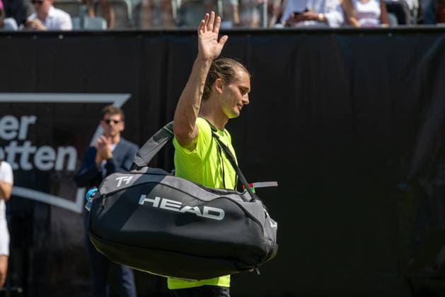 Alexander Zverev (GER) verabschiedet sich vom Stuttgarter Publikum. xettx, Deutschland, Stuttgart, 15.06.2025, Tennis, Boss Open, 2025, Finale, A. Zverev (GER) - T. Fritz (USA), TC Weissenhof, Center Court