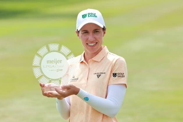 Meijer LPGA, Golf Damen Classic BELMONT, MICHIGAN-JUNE 15: Carlota Ciganda of Spain holds up the trophy after winning the Meijer LPGA Classic for Simply Give golf tournament at Blythefield Country Club in Belmont, MI, USA Sunday, June 15, 2025. Belmont Michigan United States  Copyright: xJorgexLemusx originalFilename:lemus-meijerlp250615_npKWd.jpg