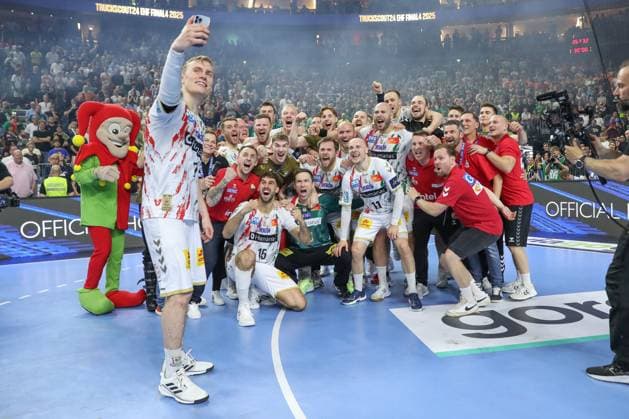 15.06.2025, xgox,Handball, EHF Champions League Finale, Fuechse Berlin - SC Magdeburg v.l. Magdeburg Jubel ueber den Sieg, Jubel nach Spielende, Siegerselfie Koeln