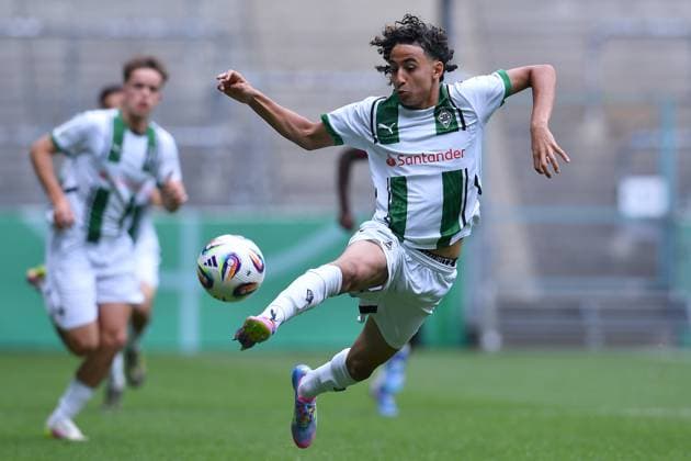 Sport Bilder des Tages Fußball Finale Deutsche Meisterschaft B-Junioren 2025 Borussia Mönchengladbach - RB Leipzig am 15.06.2025 im Borussia-Park in Mönchengladbach Wael Mohya ( Mönchengladbach ) DFB regulations prohibit any use of photographs as image sequences and or quasi-video.