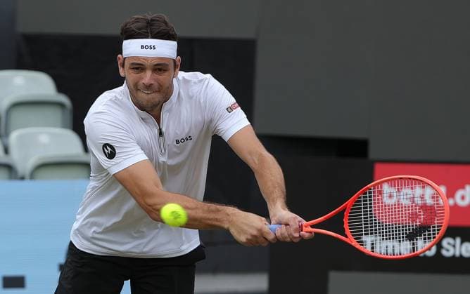 (250616) -- STUTTGART, June 16, 2025 -- Taylor Fritz of the United States hits a return during the men s singles final between Alexander Zverev of Germany and Taylor Fritz of the United States at the Stuttgart Open 2025 tennis tournament in Stuttgart, Germany, June 15, 2025. (Photo by Xinhua) (SP)GERMANY-STUTTGART-TENNIS-STUTTGART OPEN-FINAL PhilippexRuiz 