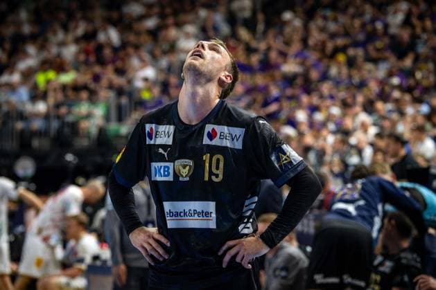 Handball Köln 15.06.2025 EHF Final4 2025 Champions League Championsleague Finale Füchse Berlin - SC Magdeburg Mathias Gidsel (Füchse Berlin, No.19) niedergeschlagen