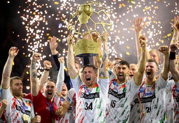 Siegerehrung, Jubel Team MD mit Pokal den Michael DAMGAARD (MD) haelt, Handball Champions League Final Four 2025, Finale, Fuechse Berlin (B) - SC Magdeburg (MD) 26:32, am 15.06.2025 in Koeln Deutschland. Â
