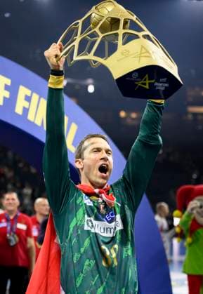 Schlussjubel MD, Torwart Nikola PORTNER (MD) mit Pokal, Handball Champions League Final Four 2025, Finale, Fuechse Berlin (B) - SC Magdeburg (MD) 26:32, am 15.06.2025 in Koeln Deutschland. Â