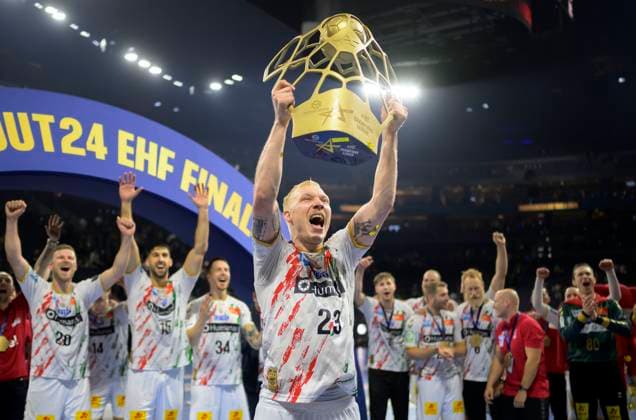 Schlussjubel MD, Magnus SAUGSTRUP (MD) mit Pokal Handball Champions League Final Four 2025, Finale, Fuechse Berlin (B) - SC Magdeburg (MD) 26:32, am 15.06.2025 in Koeln Deutschland. Â