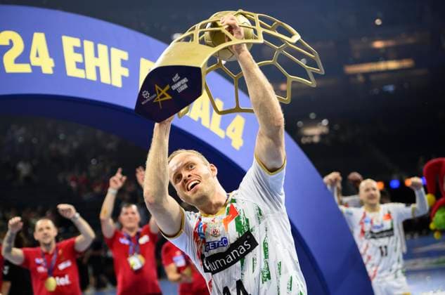 Schlussjubel MD, Omar Ingi MAGNUSSON (MD) mit Pokal, Handball Champions League Final Four 2025, Finale, Fuechse Berlin (B) - SC Magdeburg (MD) 26:32, am 15.06.2025 in Koeln Deutschland. Â