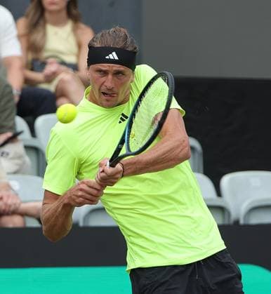 (250616) -- STUTTGART, June 16, 2025 -- Alexander Zverev of Germany hits a return during the men s singles final between Alexander Zverev of Germany and Taylor Fritz of the United States at the Stuttgart Open 2025 tennis tournament in Stuttgart, Germany, June 15, 2025. (Photo by Xinhua) (SP)GERMANY-STUTTGART-TENNIS-STUTTGART OPEN-FINAL PhilippexRuiz 