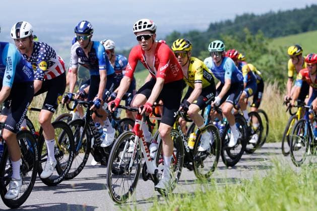 TDS 1.Etappe Mauro Schmid SUI Team Jayco Alula 15.06.2025 Kuessnacht, SCHWEIZ, Tour de Suisse 1.Etappe Kuessnacht - Kuessnacht Mauro Schmid SUI Team Jayco Alula im Aufstieg zum Michaelskreuz
