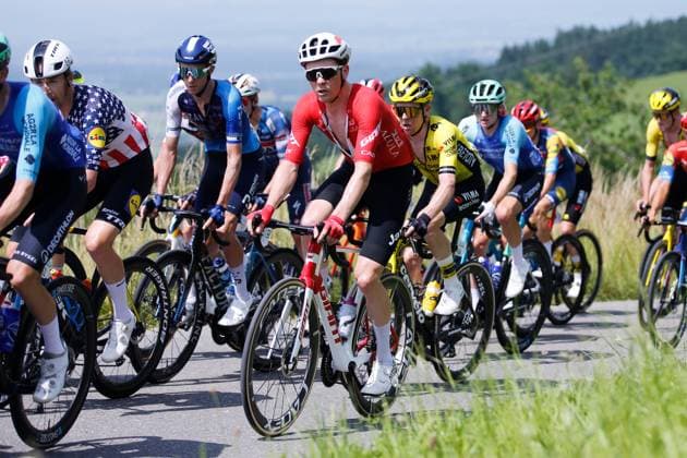 TDS 1.Etappe Mauro Schmid SUI Team Jayco Alula 15.06.2025 Kuessnacht, SCHWEIZ, Tour de Suisse 1.Etappe Kuessnacht - Kuessnacht Mauro Schmid SUI Team Jayco Alula im Aufstieg zum Michaelskreuz