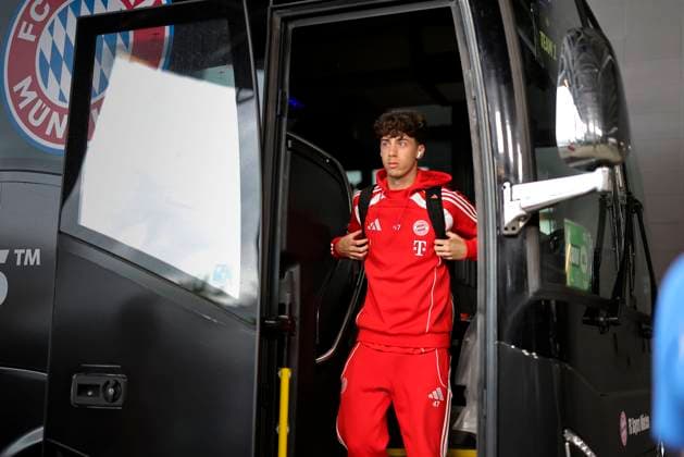 15.06.2025, FIFA Club World Cup 2025, Gruppe C, FC Bayern München - Auckland City, im TQL Stadium, Cincinnati (USA), David Santos Daiber (Bayern München) steigt aus dem Mannschaftsbus.