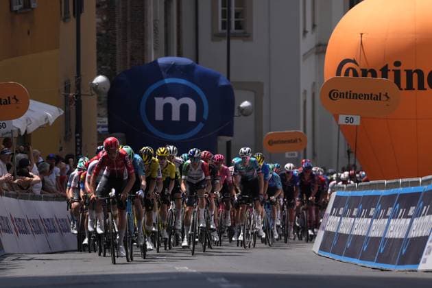 The pack rides during the stage 2 of the Giro Next Gen 2025, Rho Fiera Milano (Mi) - CantÃ¹ (Co), 146 km, Italy - Monday, June 16, 2025. - cycling.  Copyright: xGianxMattiaxD Albertox LaPressex