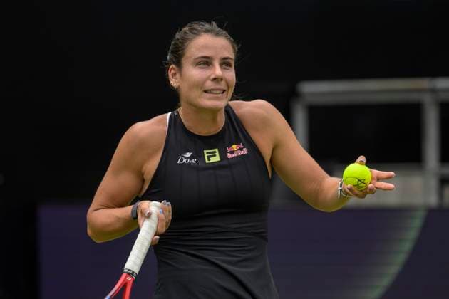 im Bild v.l.: Emma Navarro (USA), Marta Kostyuk (UKR) vs Emma Navarro (USA), GER, Berlin, Berlin Tennis Open by HYLO, WTA500, Steffi Graf Stadion, LTTC Rot-Weiss, 16.06.2025, Copyright: HMBxMedia UwexKoch