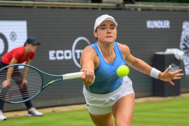im Bild v.l.: Caroline Dolehide (USA), Caroline Dolehide (USA) vs Ons Jabeur (TUN), GER, Berlin, Berlin Tennis Open by HYLO, WTA500, Steffi Graf Stadion, LTTC Rot-Weiss, 16.06.2025, Copyright: HMBxMedia UwexKoch