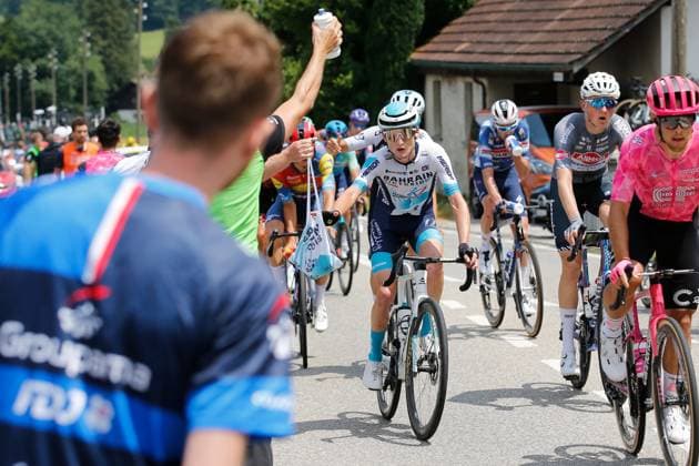 TDS 2.Etappe Finlay Pickering GBR Team Bahrain Victorious bei der Verpflegung 16.06.2025 Aarau, SCHWEIZ, Tour de Suisse 2.Etappe Aarau - Schwarzsee Finlay Pickering GBR Team Bahrain Victorious bei der Verpflegung bei Roggwil
