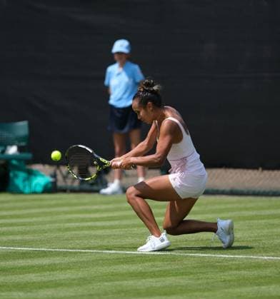 Nottingham Tennis Centre Nottingham, England - June 16th : Leylah Fernandez plays a backhand shot Suzan Lamens during the first round match in the Lexus Nottingham Tennis Open on June 16th, 2025 in Nottingham, England (Paul Bonser SPP) Copyright: xPaulxBonser SPPx spp-en-PaBo-Lexus Nottingham Open 0883