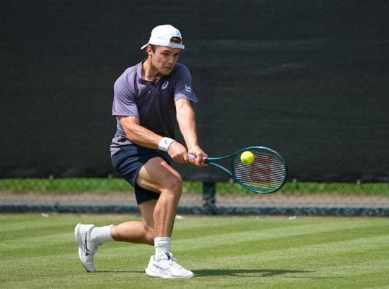 Nottingham Tennis Centre Nottingham, England - June 16th : Arthur Fery plays a backhand shot to Fabio Fognini during the first round match in the Lexus Nottingham Tennis Open on June 16th, 2025 in Nottingham, England (Paul Bonser SPP) Copyright: xPaulxBonser SPPx spp-en-PaBo-Lexus Nottingham Open 0894