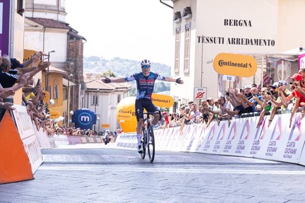 Giro Next Gen 2025 - 2nd Stage - Rho CantÃ¹ Jonathan Vervenne of the Soudal Quick-Step Devo Team arrives alone at the second stage of Giro Next Gen 2025, Rho to Cantu. CantÃ¹ Italy  Copyright: xTommasoxBerardix originalFilename:berardi-gironext250616_npnCC.jpg