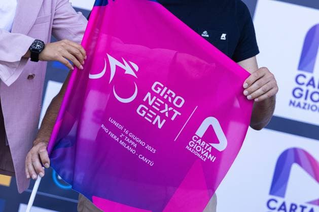 Giro Next Gen 2025 - 2nd Stage - Rho CantÃ¹ The authorities give the starting flag of the 2nd Stage of Giro Next Gen 2025, Rho - Cantu. CantÃ¹ Italy  Copyright: xTommasoxBerardix originalFilename:berardi-gironext250616_np5Ul.jpg