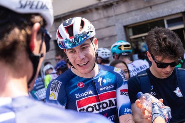 Giro Next Gen 2025 - 2nd Stage - Rho CantÃ¹ Jonathan Vervenne of the Soudal Quick-Step Devo Team stands with his teammates at the 2nd Stage of Giro Next Gen 2025 in Rho - Cantu. CantÃ¹ Italy  Copyright: xTommasoxBerardix originalFilename:berardi-gironext250616_np8Tv.jpg
