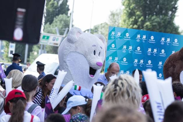 Giro Next Gen 2025 - 2nd Stage - Rho CantÃ¹ Tino and Mila, the Milano Cortina 2026 Olympic Games, Olympische Spiele, Olympia, OS mascots, are with the children during the 2nd Stage of Giro Next Gen 2025 from Rho to Cantu. CantÃ¹ Italy  Copyright: xTommasoxBerardix originalFilename:berardi-gironext250616_npDzt.jpg