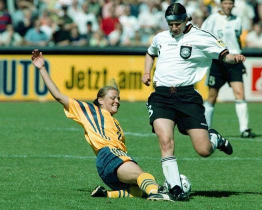 Archivbilder der Woche SPORT KW25 970709 Fotboll, Dam, Karolina Westberg, Sverige left, tries to stop Germany s Bettina Wiegmann during the Ladies European soccer Championships semi-final match Sweden versus Germany in Karlstad Wednesday July 9, 1997. Germany won the match by 1-0. Â *** 970709 Fotboll, Dam, Karolina Westberg, Sweden left, tries to stop Germany s Bettina Wiegmann during the Ladies European soccer Championships semi final match Sweden versus Germany in Karlstad Wednesday July 9, 1997 Germany won the match by 1 0 Â  Copyright: NOxBYLINE BB970709BB001