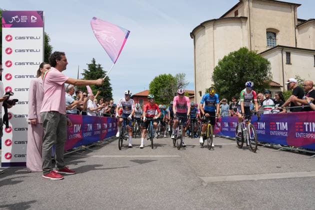 Sport Themen der Woche KW25 Sport Bilder des Tages VERVENNE Jonathan ( SOUDAL QUICK-STEP DEVO TEAM) Pink Jersey , Lorenzo Mark Finn (Red Bull - Bora - Hansgrohe Rookies) Tricolour Jersey during the stage 3 of the Giro Next Gen 2025, Albese con Cassano (Co) -Passo Maniva (Bs), 143 km, Italy - Tuesday, June 17, 2025. - cycling.  Copyright: xx