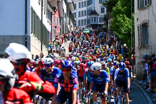 Tour de Suisse 2025 Stage 3 HEIDEN, SWITZERLAND - JUNE 17 : Illustration picture of the peloton during stage 3 of the 88th edition of Tour de Suisse an UCI World Tour 2.UWT cycling road race stage for Men Elite of 195.6 km with start in Aarau and finish in Heiden on June 17, 2025 in Heiden, Switzerland, 17 06 2025 ( Motordriver Kenny Verfaillie - Heiden Switzerland  Copyright: xVincentxKalutx