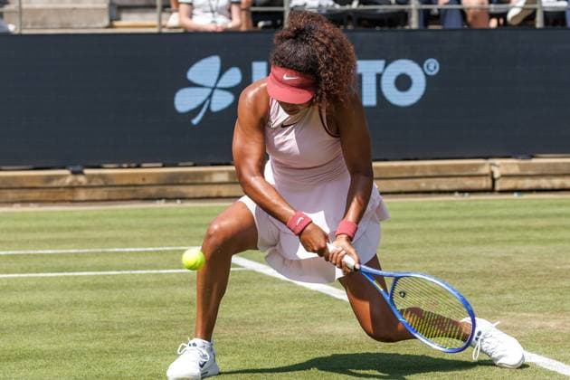 Berlin, 17.06.25, Tennis: ecotrans Ladies Open Berlin im Steffi-Graf-Stadion. Damen, Einzel, 1. Runde, Osaka (Japan) - Samsonova (Russland), Steffi-Graf-Stadion. Naomi Osaka (Japan) retourniert einen Ball. Berlin Tennis Open by HYLO 2025