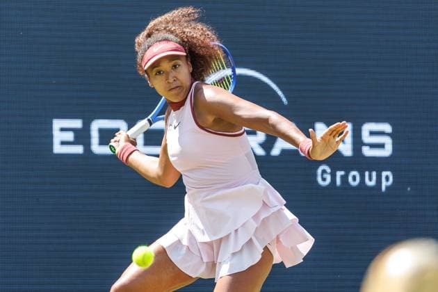 Berlin, 17.06.25, Tennis: ecotrans Ladies Open Berlin im Steffi-Graf-Stadion. Damen, Einzel, 1. Runde, Osaka (Japan) - Samsonova (Russland), Steffi-Graf-Stadion. Naomi Osaka (Japan) retourniert einen Ball. Berlin Tennis Open by HYLO 2025