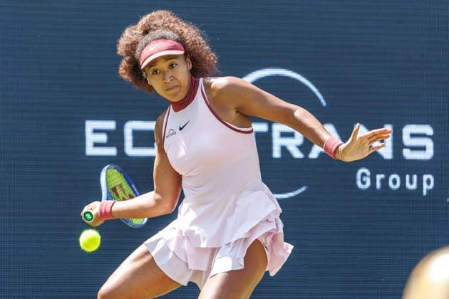 Berlin, 17.06.25, Tennis: ecotrans Ladies Open Berlin im Steffi-Graf-Stadion. Damen, Einzel, 1. Runde, Osaka (Japan) - Samsonova (Russland), Steffi-Graf-Stadion. Naomi Osaka (Japan) retourniert einen Ball. Berlin Tennis Open by HYLO 2025