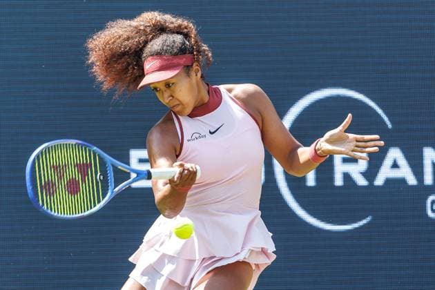 Berlin, 17.06.25, Tennis: ecotrans Ladies Open Berlin im Steffi-Graf-Stadion. Damen, Einzel, 1. Runde, Osaka (Japan) - Samsonova (Russland), Steffi-Graf-Stadion. Naomi Osaka (Japan) retourniert einen Ball. Berlin Tennis Open by HYLO 2025
