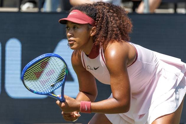 Berlin, 17.06.25, Tennis: ecotrans Ladies Open Berlin im Steffi-Graf-Stadion. Damen, Einzel, 1. Runde, Osaka (Japan) - Samsonova (Russland), Steffi-Graf-Stadion. Naomi Osaka (Japan) bereitet sich auf den Return vor. Berlin Tennis Open by HYLO 2025