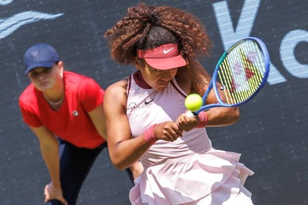 Berlin, 17.06.25, Tennis: ecotrans Ladies Open Berlin im Steffi-Graf-Stadion. Damen, Einzel, 1. Runde, Osaka (Japan) - Samsonova (Russland), Steffi-Graf-Stadion. Naomi Osaka (Japan) retourniert einen Ball. Berlin Tennis Open by HYLO 2025