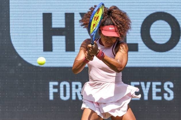 Berlin, 17.06.25, Tennis: ecotrans Ladies Open Berlin im Steffi-Graf-Stadion. Damen, Einzel, 1. Runde, Osaka (Japan) - Samsonova (Russland), Steffi-Graf-Stadion. Naomi Osaka (Japan) retourniert einen Ball. Berlin Tennis Open by HYLO 2025