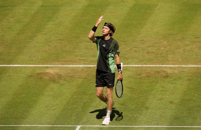 photo : Sieger Andrey RUBLEV , Freude nach dem Matchball Tennis-Turnier Terra Wortmann Cup im Gerry Weber Sportpark (OWL-Arena) in Halle Westfalen am Di. 17.06.2025