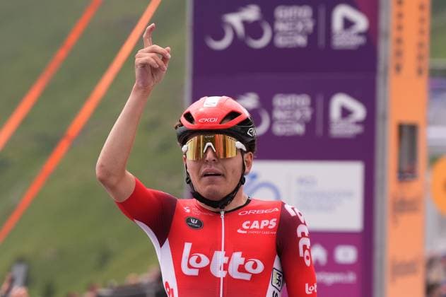 WIDAR Jarno ( LOTTO DEVELOPMENT TEAM) Winner stage during the stage 3 of the Giro Next Gen 2025, Albese con Cassano (Co) -Passo Maniva (Bs), 143 km, Italy - Tuesday, June 17, 2025. - cycling.  Copyright: xFabioxFerrarix LaPressex