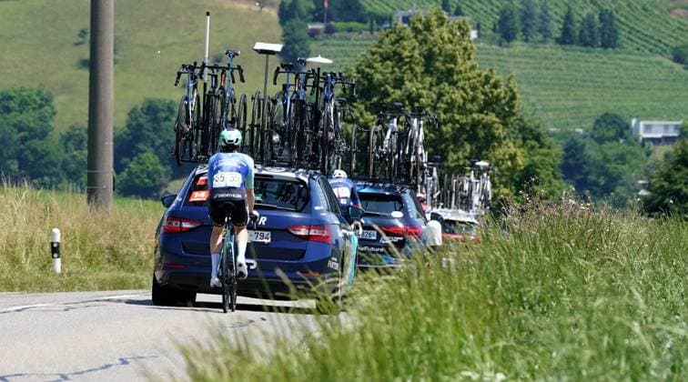 17.06.2025 Schweiz. Tour de Suisse Herren 2025 2. Etappe Aarau - Heiden. Bild : Benzinfahrer Callum Scotson Team Decathlon - AG2R La Mondiale. Aktion