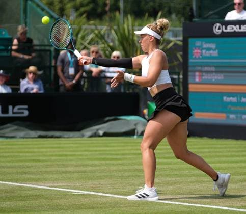 Nottingham Tennis Centre Nottingham, England - June 17th : Leolia Jeanjean plays a forehand shot to Sonay Kartal during the day 3 match in the Lexus Nottingham Tennis Open on June 17th, 2025 in Nottingham, England (Paul Bonser SPP) Copyright: xPaulxBonser SPPx spp-en-PaBo-Lexus Nottingham Open 5656
