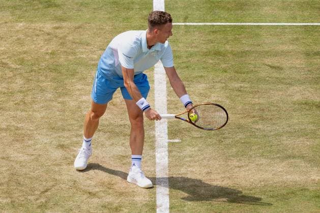 17th June 2025; HSBC Championships, Queens Club, West Kensington, London, England: HSBC Mens Championships Queens Club, Day 2; Jiri Lehecka (CZE) serving against Alex de Minaur (AUS)  ActionPlus12802012 IanxStephen