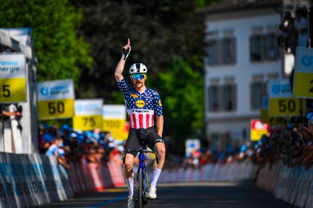Tour de Suisse 2025 Stage 3 HEIDEN, SWITZERLAND - JUNE 17 : Simmons Quinn (USA) of Lidl - Trek celebrating his victory during stage 3 of the 88th edition of Tour de Suisse an UCI World Tour 2.UWT cycling road race stage for Men Elite of 195.6 km with start in Aarau and finish in Heiden on June 17, 2025 in Heiden, Switzerland, 17 06 2025 ( Motordriver Kenny Verfaillie - Heiden Switzerland  Copyright: xVincentxKalutx