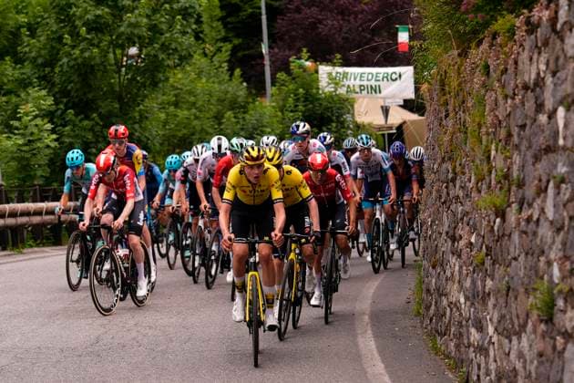The pack rides during of the stage 3 of the Giro Next Gen 2025, Albese con Cassano (Co) -Passo Maniva (Bs), 143 km, Italy - Tuesday, June 17, 2025. - cycling.  Copyright: xFabioxFerrarix LaPressex