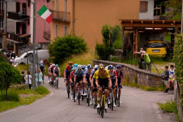 The pack rides during of the stage 3 of the Giro Next Gen 2025, Albese con Cassano (Co) -Passo Maniva (Bs), 143 km, Italy - Tuesday, June 17, 2025. - cycling.  Copyright: xFabioxFerrarix LaPressex