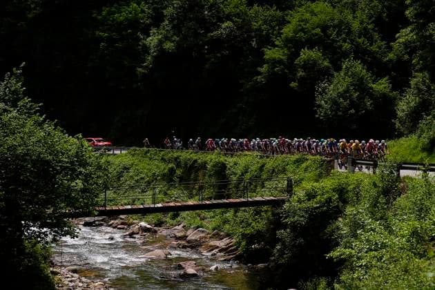 The pack rides during of the stage 3 of the Giro Next Gen 2025, Albese con Cassano (Co) -Passo Maniva (Bs), 143 km, Italy - Tuesday, June 17, 2025. - cycling.  Copyright: xFabioxFerrarix LaPressex
