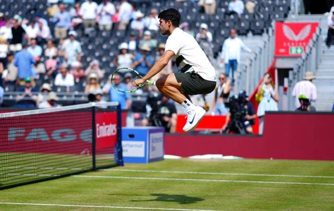 Carlos Alcaraz in first round action Queen s Club Championships, Day 9, Queen s Club, West Kensington, London, UK - 17 Jun 2025  Copyright: xJavierxGarcia Shutterstockx 15360763al