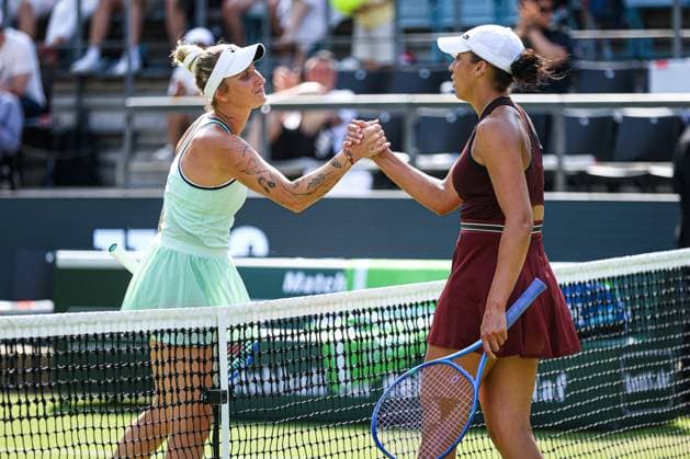 Marketa VONDROUSOVA CZE und Madison Keys USA am Netz, Berlin Tennis Open by HYLO 2025, Berlin, LTTC Rot-Weiß , 17.06.2025, Copyright: xClaudioxGärtnerx