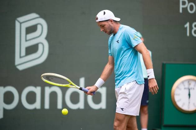 Jan-Lennard STRUFF (GER) Aktion Lorenzo Sonego (ITA) vs. Jan-Lennard Struff (GER ) Tennis Terra Wortmann Open 2025 am 17.06.2025 in der OWL Arena Halle Westfalen, Deutschland. Â
