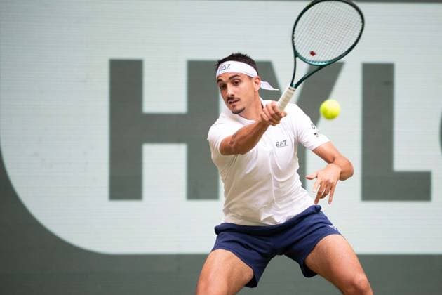 Lorenzo SONEGO (ITA) Aktion Lorenzo Sonego (ITA) vs. Jan-Lennard Struff (GER ) Tennis Terra Wortmann Open 2025 am 17.06.2025 in der OWL Arena Halle Westfalen, Deutschland. Â