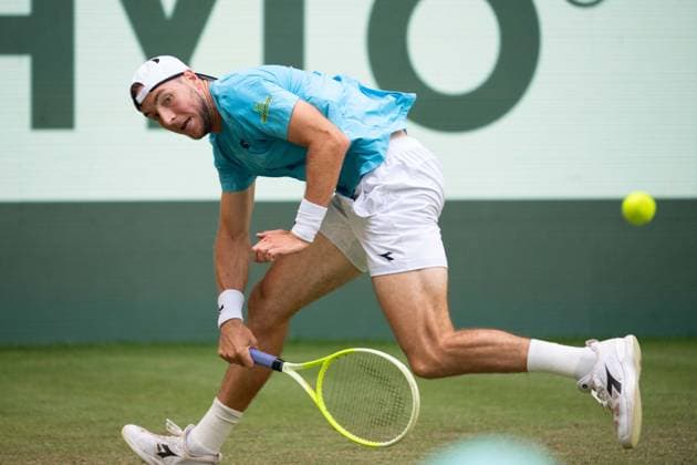 Jan-Lennard STRUFF (GER) Aktion Lorenzo Sonego (ITA) vs. Jan-Lennard Struff (GER ) Tennis Terra Wortmann Open 2025 am 17.06.2025 in der OWL Arena Halle Westfalen, Deutschland. Â